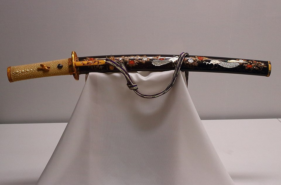 Artykuł o znaczeniu wakizashi na ukiyo-japan.pl Esej o samurajskiej broni wakizashi - budowa i historia, cechy charakterystycznme oraz symbolika i znaczenie w życiu samuraja.