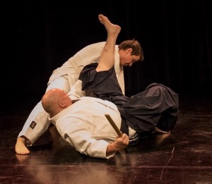 Współczesna walka jujutsu Esej o japońskiej szkole Takenoushi-ryu w stylu jujutsu, w którym szkolili się samuraje okresu sengoku w Japonii.