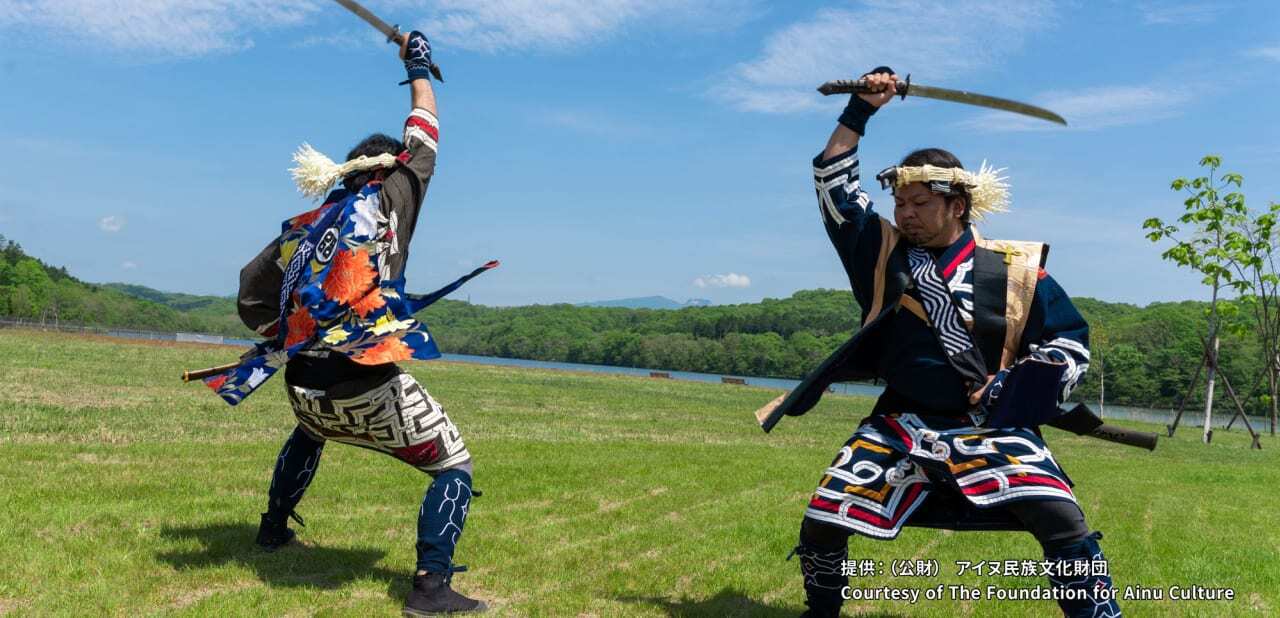 Walka Ajnów Artykuł o ajnuskiej wiosce Shiraoi na Hokkaido - jak żyli Ainu 500 lat temu - spacer przez ajnuską wioskę.