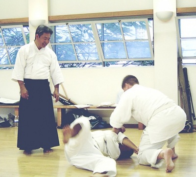 Wayne Muromoto, jujutsu Takenouchi-ryu. Esej o japońskiej szkole Takenoushi-ryu w stylu jujutsu, w którym szkolili się samuraje okresu sengoku w Japonii.
