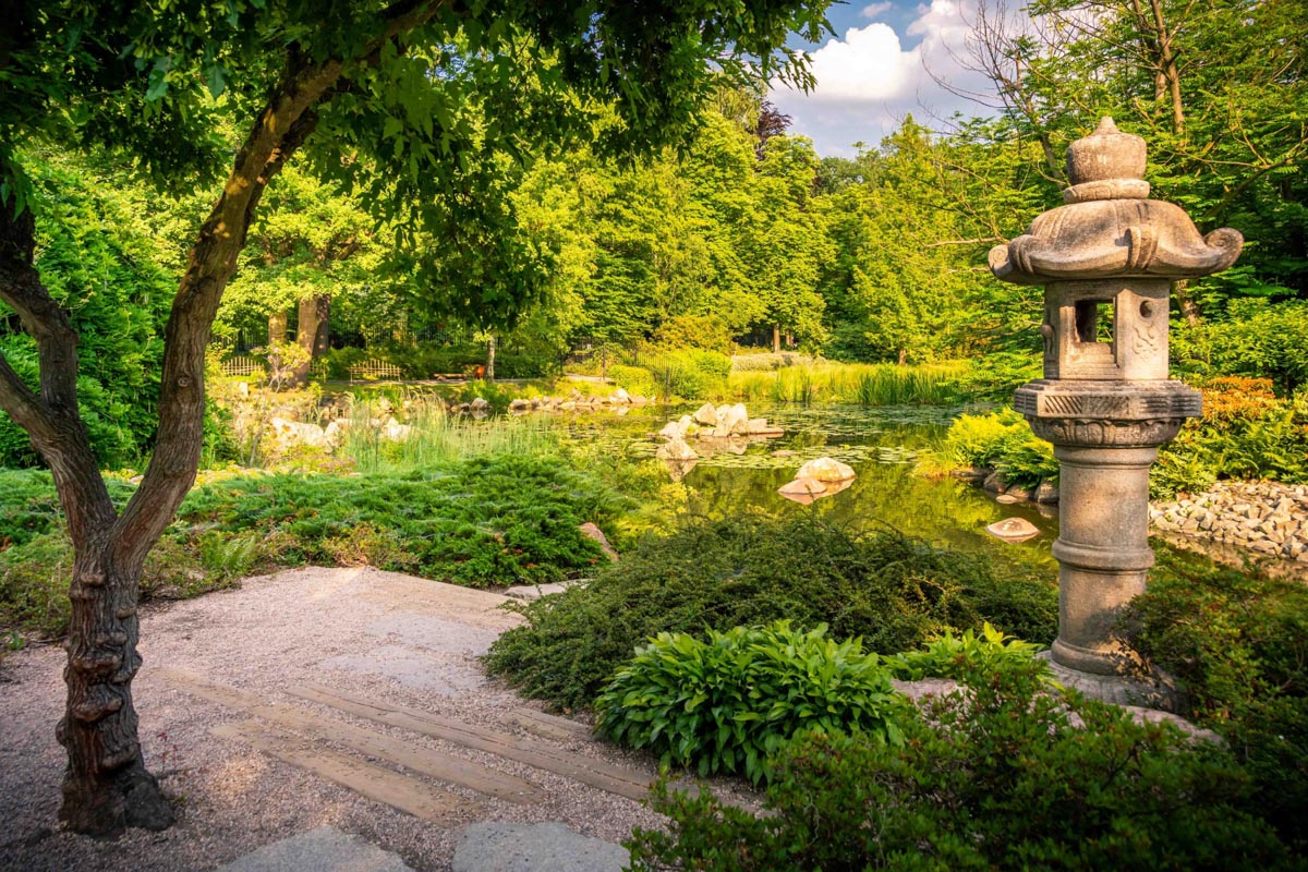 Karesansui ogród japoński w parku Szczytnickim, Wrocław Esej o japońskich ogrodach karesansui i, jaką rolę pełnią w filozofii Zen i Mono no Aware
