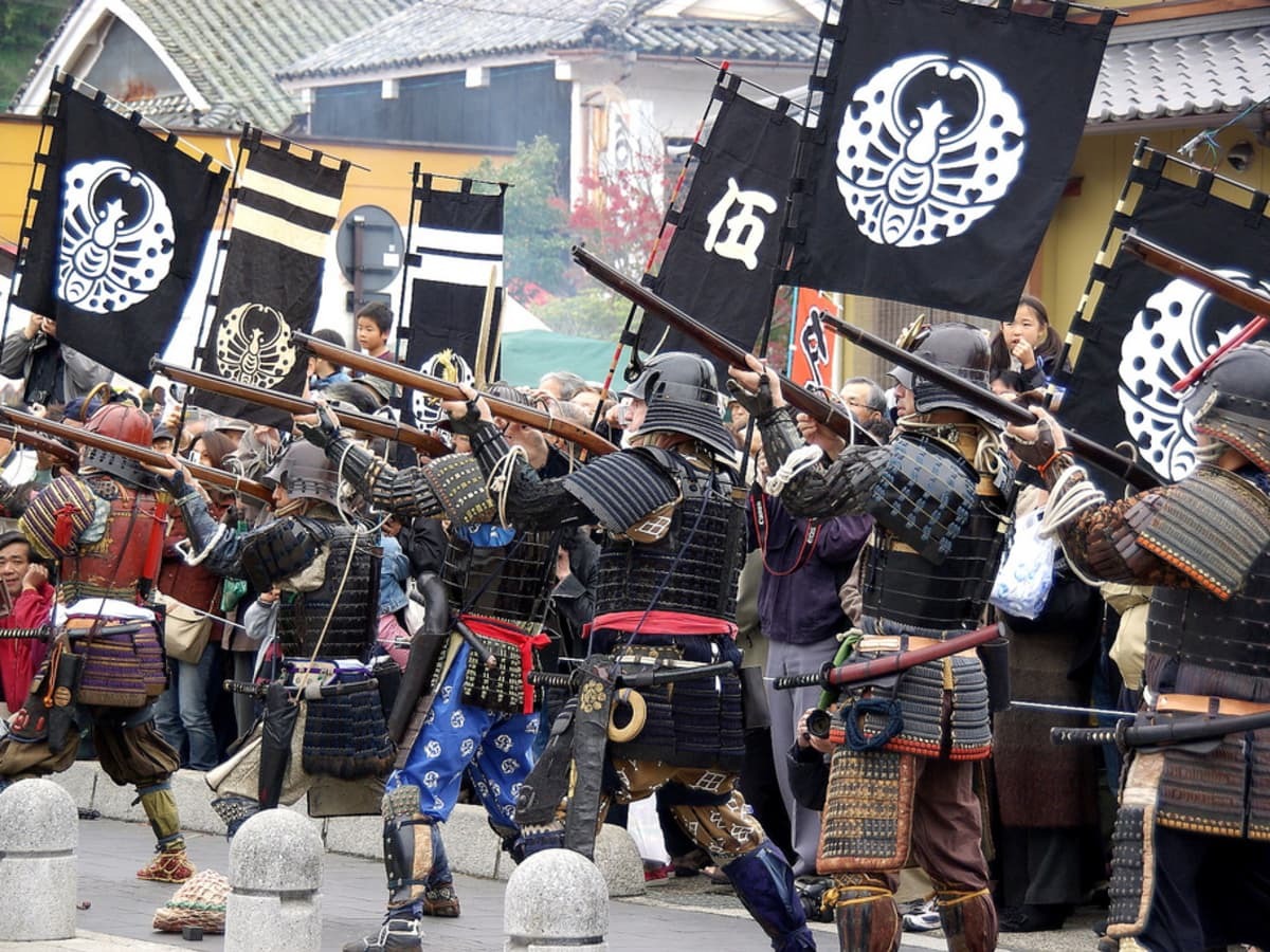 Samurai War Banners: Japanese Heraldry Under Which Battles Were Fought Essay about feudal Japan's samurai war banners, battle flags - their symbolism, meaning, and usage on a battlefield.