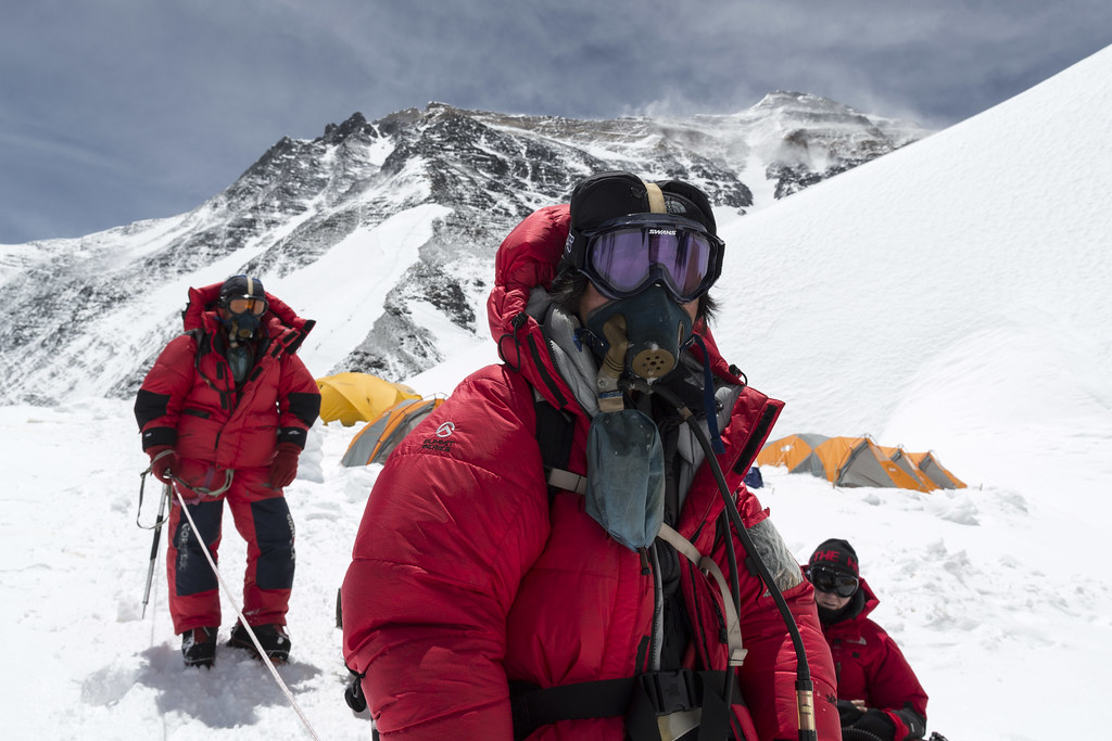 Japonka Tamae Watanabe na szczycie Mount Everest Tamae Watanabe - kobieta, która zdobyła Mount Everest w wieku 73 lat - poznajmy jej inspirujące osiągnięcia i filozofię życia.