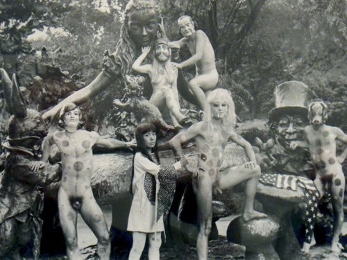 ukiyo-japan.pl in English: Essay about the Yayoi Kusama life and work Wssay about Japanese modern artist - Yayoi Kusama.