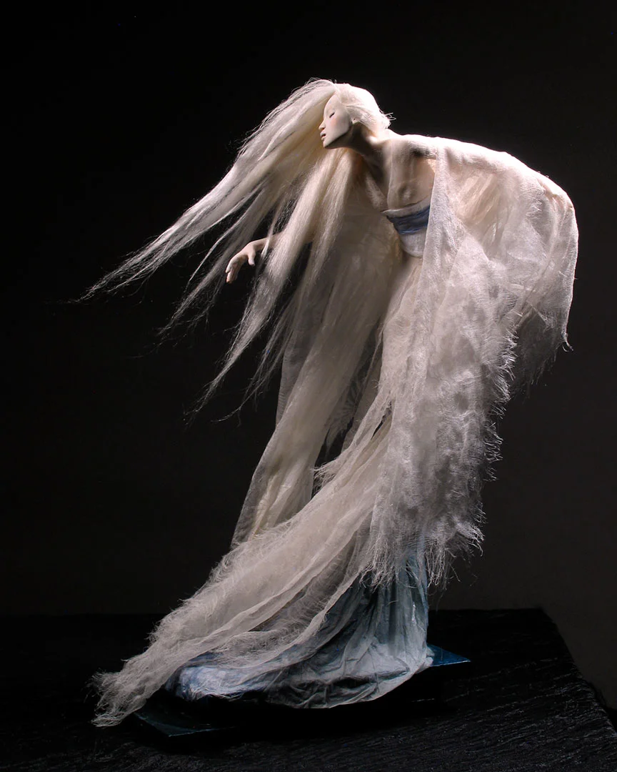 „Śnieżna kobieta” yuki-onna – bolesne piękno i pozaludzka obojętność Yuki-onna (雪女) bez uproszczeń: kanji, źródła i „Kwaidan” Hearna, a potem biel, zimno i kobieta jako „Inna” – od folkloru po popkulturę i ekologiczną wrażliwość.