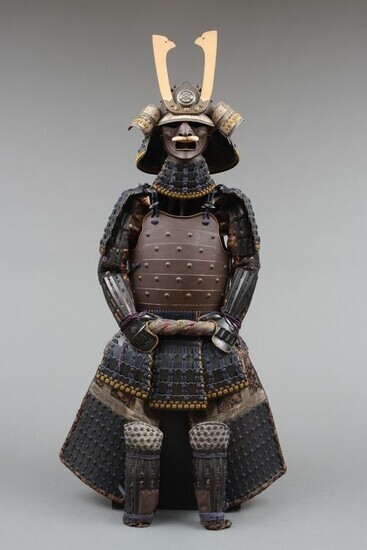 Czerń w zbrojach samurajskich, Japonia Symbolika trzech podstawowych kolorów w kulturze Japonii - czerwieni ako, bieli shiro i czerni kuro.