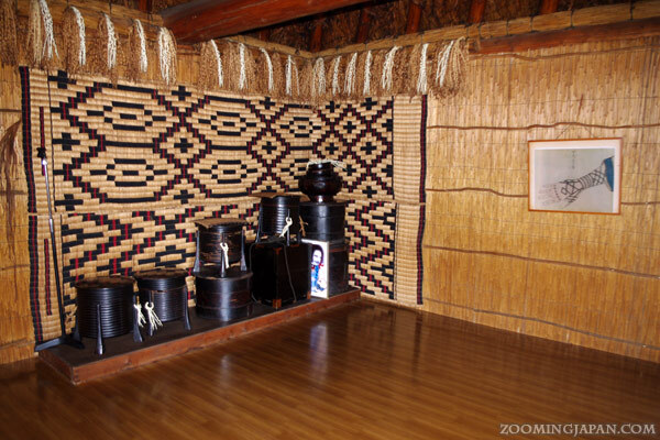 Muzeum Ajnów, Upopoy Artykuł o ajnuskiej wiosce Shiraoi na Hokkaido - jak żyli Ainu 500 lat temu - spacer przez ajnuską wioskę.