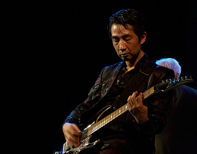 Akira Yamaoka - gitarowa japońska muzyka do Theme of Laura, Silent Hill. Artyku o kompozytorze muzyki do gier video - Akira Yamaoka - mistrz mrocznej symfonii serii Silent Hill.