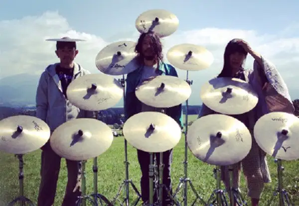 Japońska muzyka eksperymentalna - the Boredoms. Artykuł o japońskim zespole muzyki eksperymentalnej (noise art, psychodela i punk rock) - The Boredoms z Osaki, Japonia. Historia zespołu the Boredoms oraz jego twórców: Yamantaka Eye, Yoshimi P-We, Hira, Seiichi Yamammoto, Kazuya Nishimura, Shinji MAsuko.