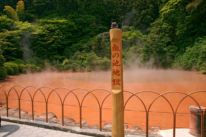 Beppu Onsen - źródła gorące w Japonii, zwane piekłąmi (Hells) Esej o japońskich źródłach termalnych onsen. Jaka była historia onsen w klulturze Japonii, jakie są współczesne popularne onsen (Beppu, Dogo Onsen, Hakone Onsen itp). Występowanie onsen w anime, jak Spirited Away, Love Hina, Yu yu Hakosho, Dragon Ball, Onsen Yousei Hakone-chan, Totoro.