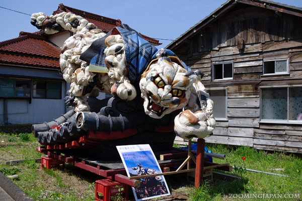 Big statue of a ferral cat on Tashirojima - the cat island of Japan. Article about cat island in Japan - Tashirojima. Island where cat population largely outnumbers human population. Has its own neko jinja cat shrine and even so called "Manga Island" with cat-shaped houses. Cats in Japan.