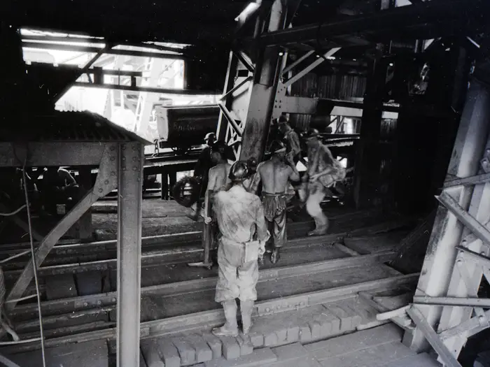 Kopalnia węgla na Hashimie (Gunkanjima, Japonia) Artykuł o japońskiej wyspie ghost town: Hishima (Gunkanjima). Japońskie wymarłe miasta. Hashima.