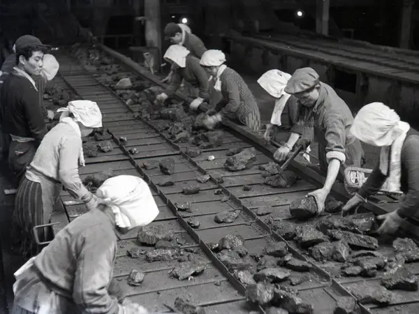 The Forgotten Torii Gate in the Concrete Underground – Amagamine Ochobo Inari An article about the forgotten Inari shrine and its torii gate in the underground tunnels of the Amagamine mountains in Gifu, Japan.