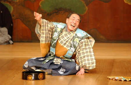 Kyogen to japoński teatr satury i komedii. Nō, Kyōgen i Kabuki - tradycyjne japońskie formy teatru - ich historia, współczesne oblicze oraz wpływ na japońską mangę i anime.