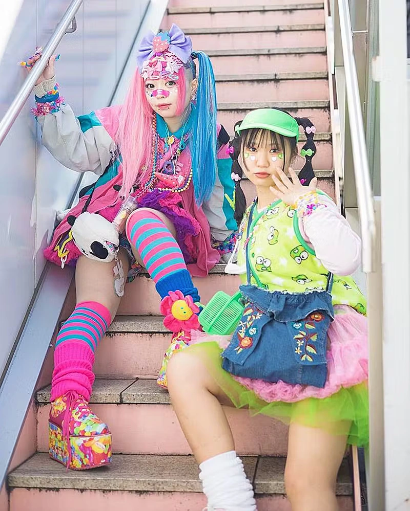 Decora style among other Harajuku fashion styles, Japan, Tokyo. Article about modern Japn, Tokyo - fashion styles of Harajuku, such as Gyaru, Kawaii, Visual Key, Lolita, Gurokawa and others.
