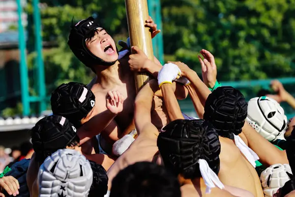 Bo Taoshi demands from players determination - Japanese team sport. Article about Bo-Taoishi - Japanese team sport game. Chaotic, brutal, dynamic game of pole toppling: Bo Taoishi from Japan.