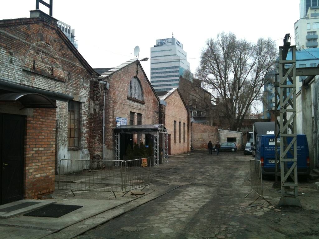 Czy Konin będzie kiedyś ładny? Artykuł o japońskiej wyspie sztuki Naoshima, na której można podziwiać japońską sztukę współczesną, Yayoi Kusama, Tadao Ando i innych. Muzeum Benesse Corporation na Naoshimie.