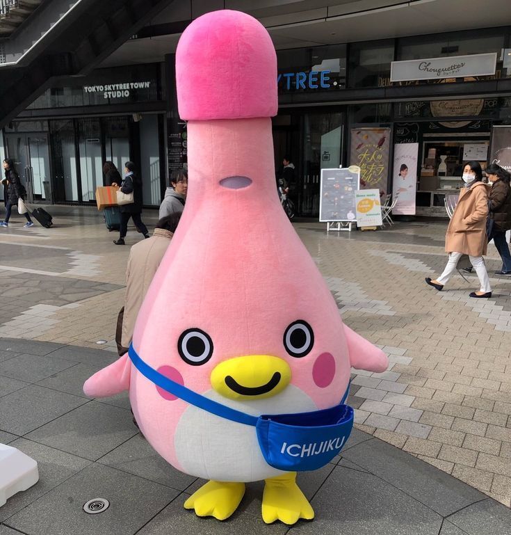 Futro, które zarabia miliardy - Yuru-kyara, czyli jak każda japońska mieścina ma swoją pocieszną pokrakę Yuru-kyara – japońskie maskotki, które promują miasta, tańczą w TV i zarabiają miliardy yenów. Poznaj ich historię, najbardziej zwariowane postacie i wpływ na gospodarkę Japonii.