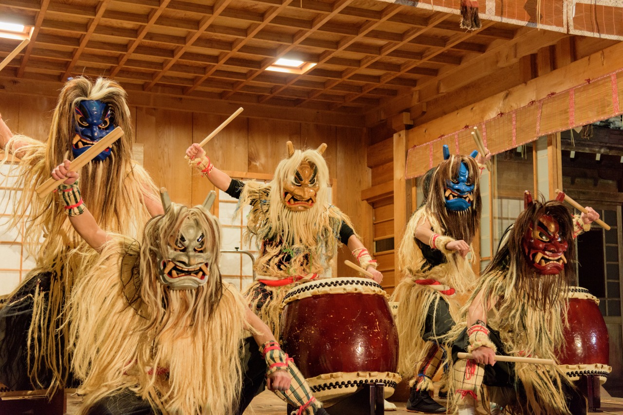 Namahage playing taiko drums on New Year in Akita Japan. Article about Japanese New Year's customs from remote snowy Akita - Namahage. Dark Namahage presence in New Year's day, their history, mythology behind it and role in modern Japan, manga, anime and video games.