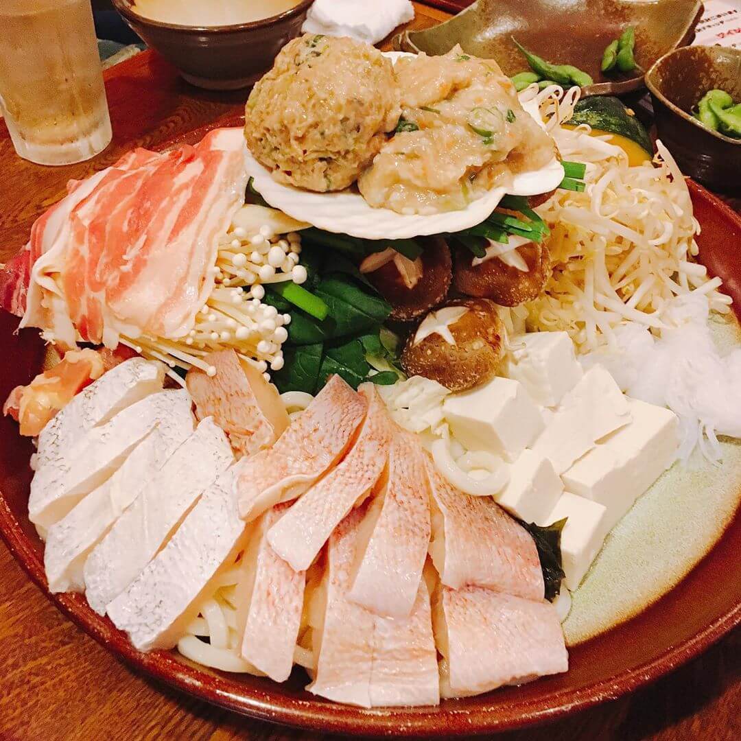 Szczególna dieta rikishi sumo w Japonii. Esej o japońskim sporcie / sztuce walki: sumo. A także historia największego rikishi sumo - Raidena Tameemona. Historia Japonii.