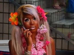 Ganguro - defying Japanese beauty standards. Essay on modern Japanese society - fashion style of Gyaru, fashion from Harajuku, Tokyo, Japan. Site on Japan, anime, manga.