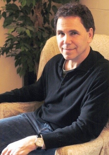 Arthur Golden, author of Memoirs of Geisha, had a lawsuit from Mineko Iwasaki for defamation. Article about 20 century most famous geisha Mineko Iwasaki. Geishas as artisans and keepers of Japanese culture and tradition. Mineko Iwasaki standing against Arthur Golden regarding defamation case in Memoirs of Geisha.