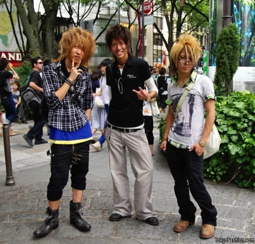 Male gyaru do exist in Japan. Essay on modern Japanese society - fashion style of Gyaru, fashion from Harajuku, Tokyo, Japan. Site on Japan, anime, manga.