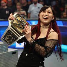 Triumf na WWE Masami Odate jako Iyo Shirai. Artykuł o japońskiej zapaśniczce (wrestling) Masami Odate zwanej Iyo Shirai lub IYO SKY i jej kariera w WWE.