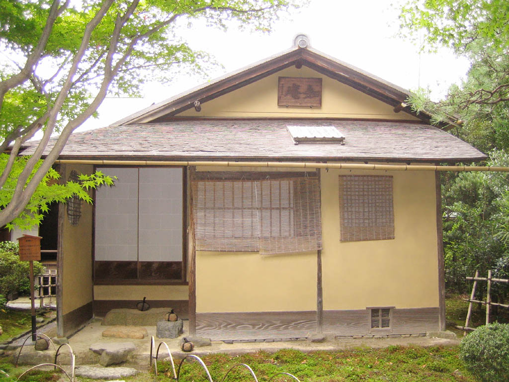 Wabi Sabi style of imperfection - Japanese house. Articles and essays on Japanese history, culture and philosophy. Wabi Sabi - Japanese Aesthetics of Imperfection in life, art, manga and anime.