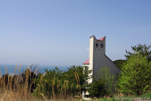 Cat Houses in Manga Island area of Tashirojima - Japanese island of cats. Article about cat island in Japan - Tashirojima. Island where cat population largely outnumbers human population. Has its own neko jinja cat shrine and even so called "Manga Island" with cat-shaped houses. Cats in Japan.