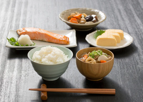 Ichiju sansai - Japanese eating habits. Essay about kuchisabishii (in Japanese "lonely mouth") - how it is described in Japanese culture to eat out of boredom or loneliness and what is the psychology behind such eating?