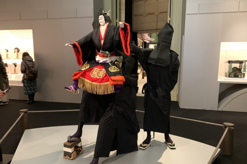 Kabuki i Joruri o Goemonie Ishikawie - japoński teatr. Artykuł o Goemonie Ishikawie, japońskim Robin Hoodzie żyjącym w XVI-wiecznej Japonii. Życie, smierć oraz spuścizna w kinomatografii, japońskiej mandze i anime japońskiego Robin Hooda Goemona Ishikawy.