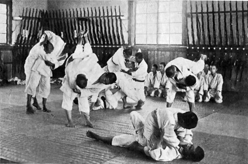 Trening jujutsu Esej o japońskiej szkole Takenoushi-ryu w stylu jujutsu, w którym szkolili się samuraje okresu sengoku w Japonii.