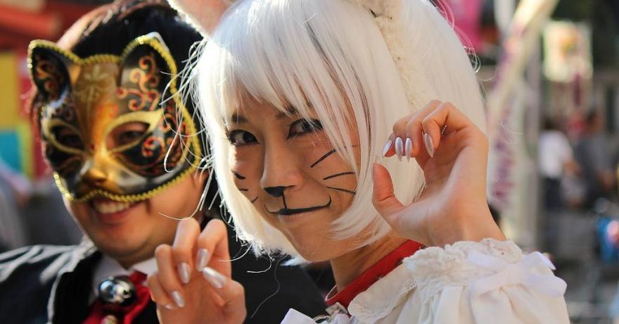 Bakeneko festival in Kagurazaka, Tokyo, Japan. Essay on dark cat demons (youkais) from Japanese mythology and shintoistic beliefs - Bakeneko. Bakeneko in culture and histpory of Japan, its role in Japanese manga, anime and games.