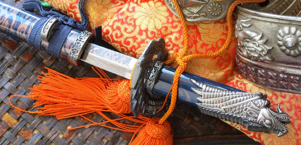 KAtana - JApanese samurai's sword. Essay about the Japanese sword katana - the history, structure, meaning, symbolism of katana in samurai Japan (history of samurais and Japan)