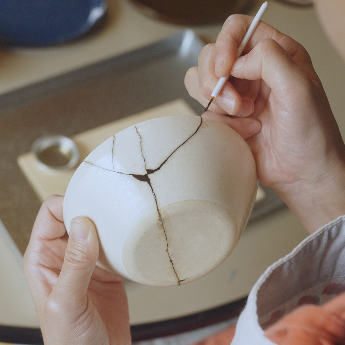 Technika kintsugi, Japonia. Artykuł o filozofii kintsugi - japońska technika sklejania rozbitych naczyń złotem - technika psychoterapii oraz filozofia wabi sabi, Japonia.