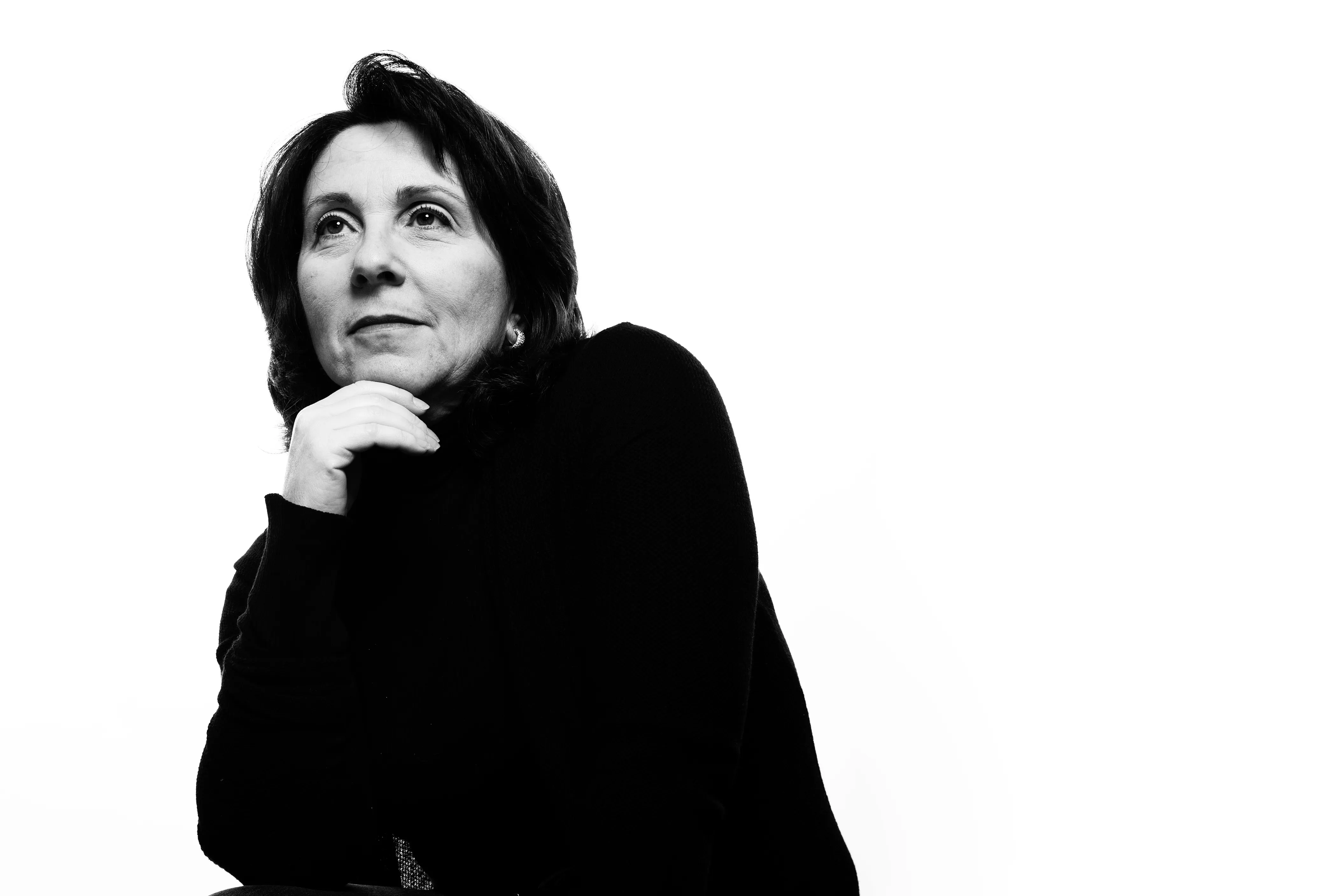 Lisa Feldman Barrett badałą wpływ kintsugi na psychoterapię. Japonia. Artykuł o filozofii kintsugi - japońska technika sklejania rozbitych naczyń złotem - technika psychoterapii oraz filozofia wabi sabi, Japonia.