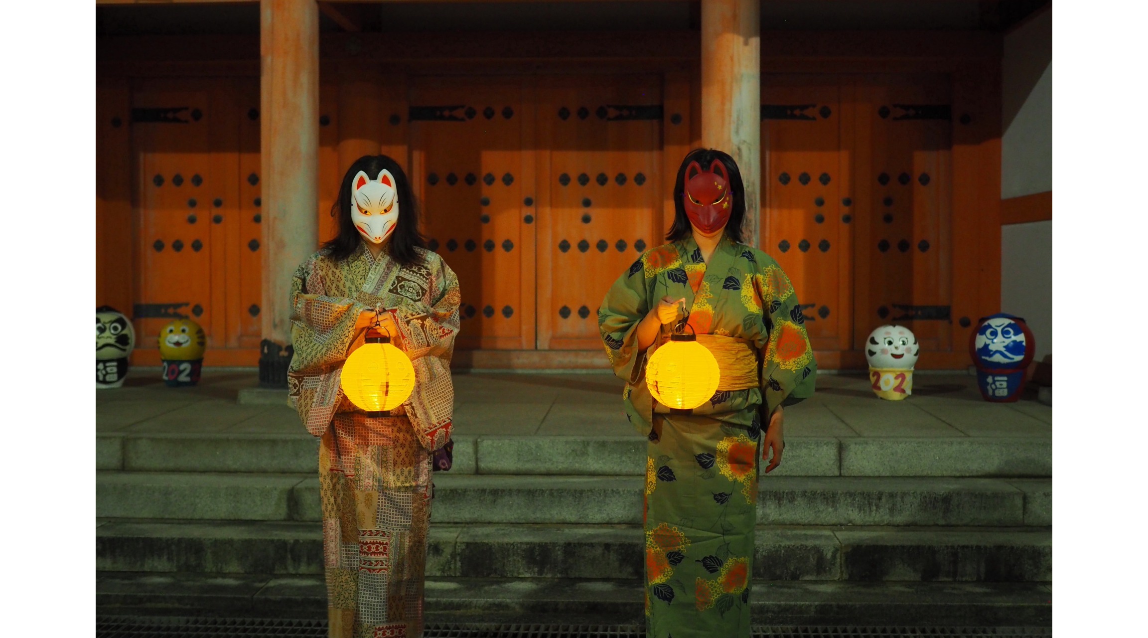 Nagasaki Lantern Festival - about hyakki yagyo and a hundred demons. Essay about Hyakki Yagyo - Japanese mythological event of a Hundred Demons Parade, when youkais, tengu, oni and other demons walk the streets. Japanese mythology in culture, manga and anime.