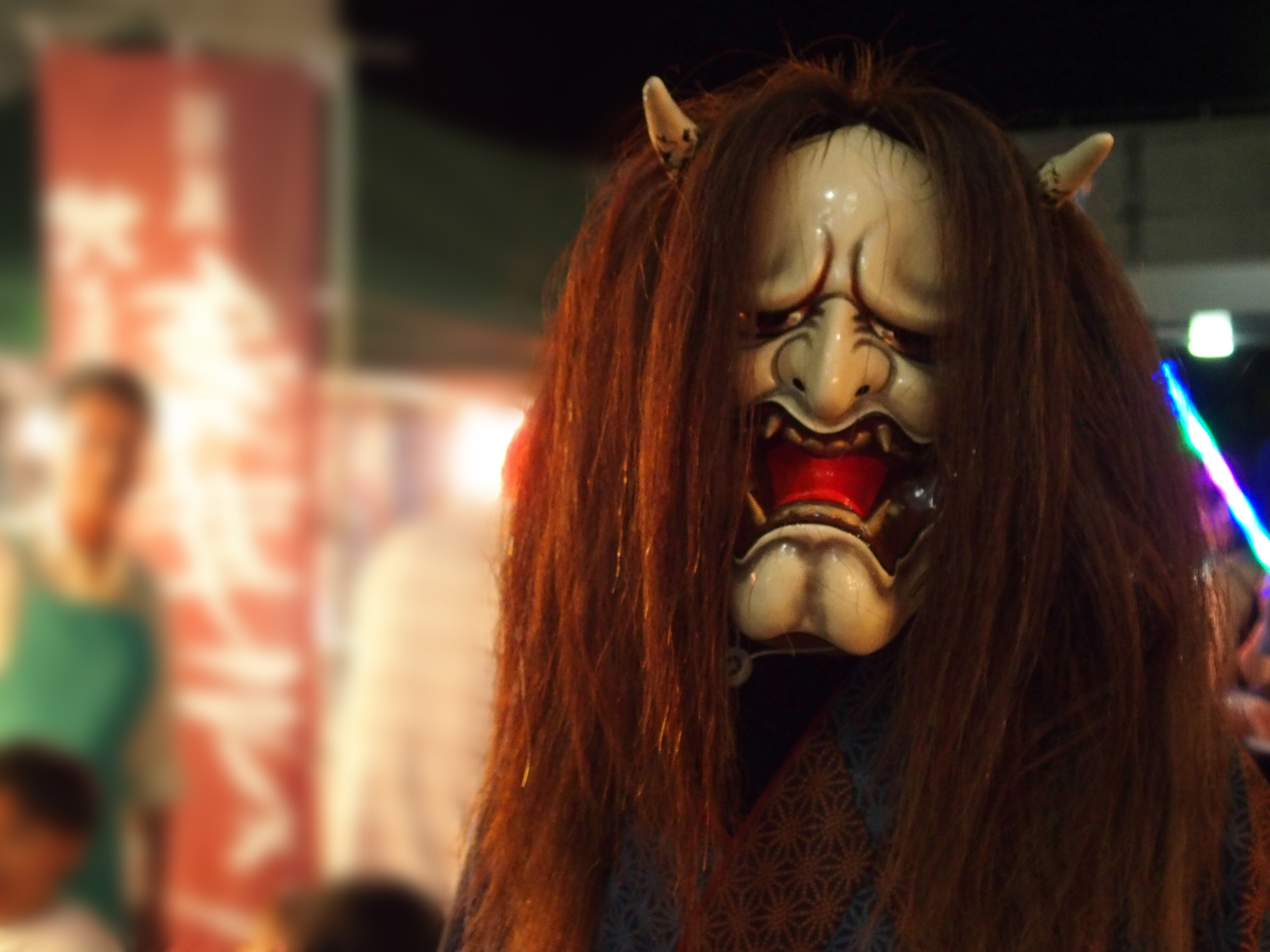 Maski Yokai to najpopularniejsze maski japońskie na festiwalach Matsuri. Artykuł o Yokai w japońskim folklorze, ich rodzaje i występowanie, ioch rola w kulturze, mandze i anime Japonii. Bestiariusz 0 główne yokai, ich opis i występowanie w anime.