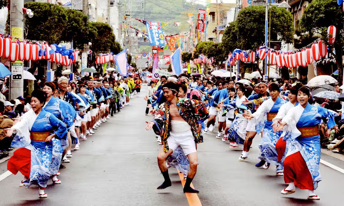 Festivals during Golden Week in Japan. Article about the May holidays in Asia and especially Japan: the Golden Week (history, matsuri, customs and related terms regarding Golden Week holidays in contemporary Japan)