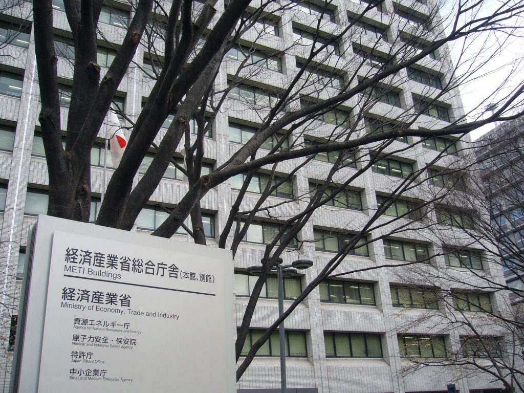 Japońskie METI (ministerstwo) - strategia Cool Japan - promocja japońskiego anime. Artykuł o strategii rządu japońskiego "Cool Japan" - polityka ekspansji kulturowej i wsparcia dla eksportu dóbr kulturowych Japonii (manga, anime, muzyka, tradycja, gastronomia) na świecie.