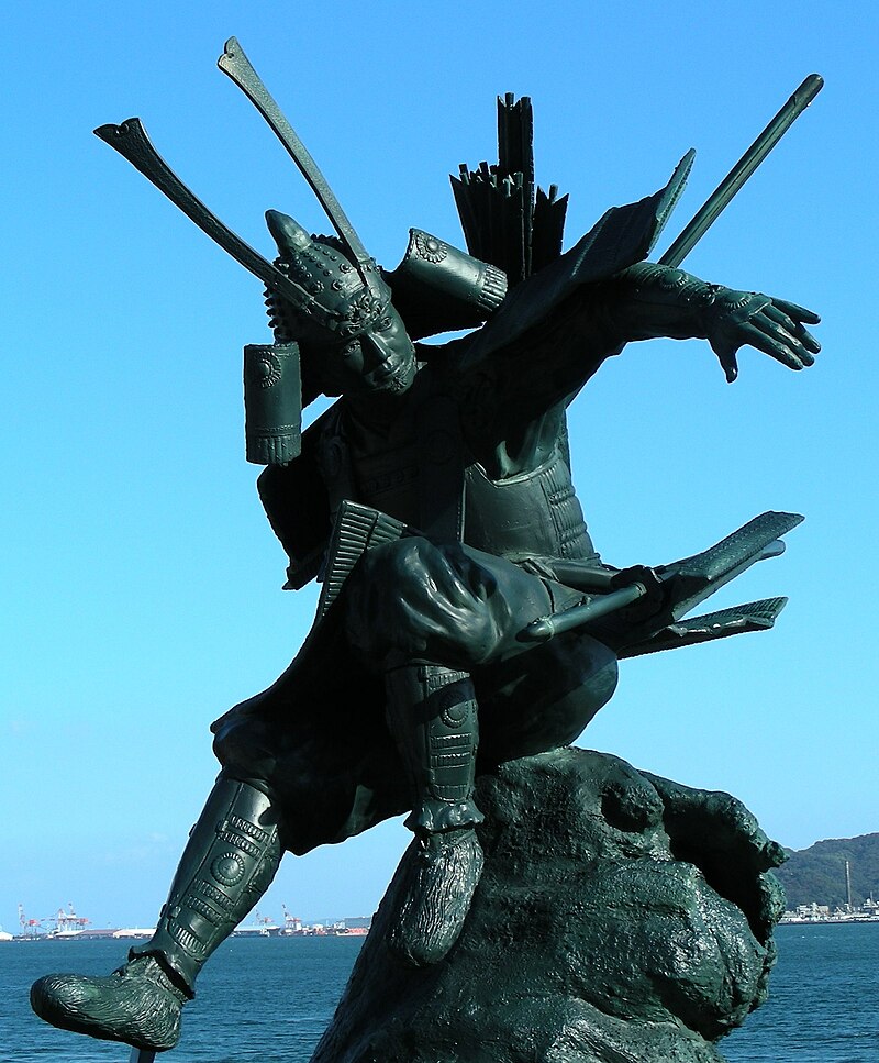 Sculpture of Yoshitsune Minamoto, former Ushiwakamaru - history and legends of Japan's kamakura period. The legendary fight on Gojo bridge between a young samurai Ushiwakamaru (later Yoshitsune Minamoto) and old monk-soldier (sohei) Benkei in Kamakura period. History and culture of Japan and its influence on manga and anime.