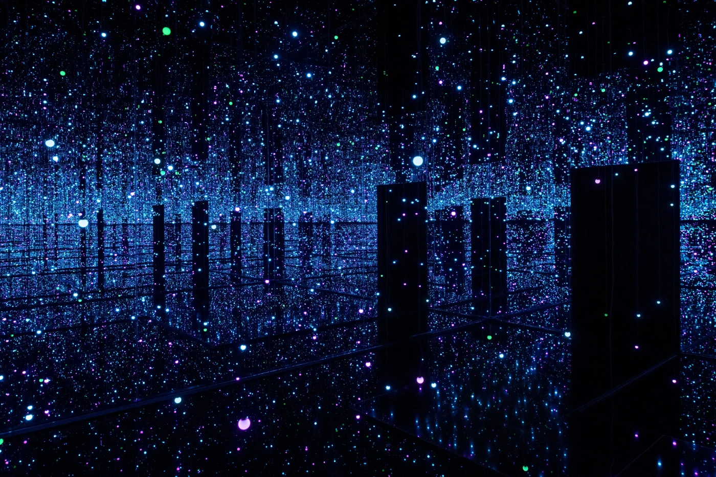 Infinity Mirror Rooms by Japanese artist Yayoi Kusama, mono no aware style. Article on Japanese philosophy and art style: Mono no Aware and its role in Japan's manga and anime and minimalistic designs.