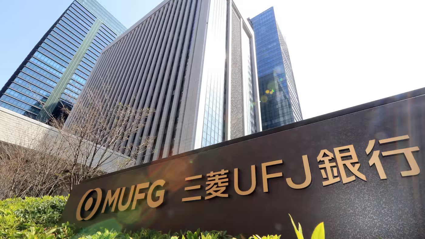 AI helps Mitsubishi UFJ analyze financial data. Article about AI (Artificial Inteligence) in Japan in 2023Y. Japan vs USA who is better in AI? AI in Japanese manga and anime? Society 5.0, smart cities. Soft Bank in Japan.