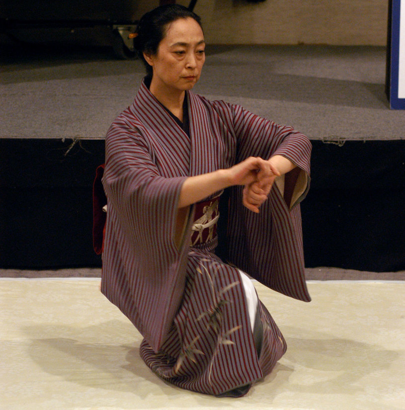 Mineko Iwasaki teaching tranditional Japanese dance. Article about 20 century most famous geisha Mineko Iwasaki. Geishas as artisans and keepers of Japanese culture and tradition. Mineko Iwasaki standing against Arthur Golden regarding defamation case in Memoirs of Geisha.