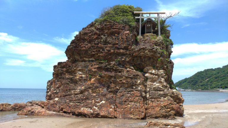 Kotoamatsukami - first Japanese gods and world creation mythology from kojiki and nihon shoki Essay about Japanese creation myth - how Japan's islands, kami and people were created.