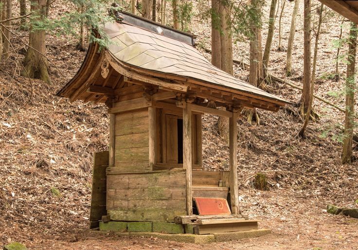 „Pochwała cienia” Tanizakiego – dotknijmy japońskiego piękna półmroku, tak odmiennego od zachodniej estetyki światła Jak Japończycy widzą piękno półmroku? Tanizaki w „Pochwale cienia” pokazuje różnicę między estetyką Japonii a zachodnią obsesją światła.