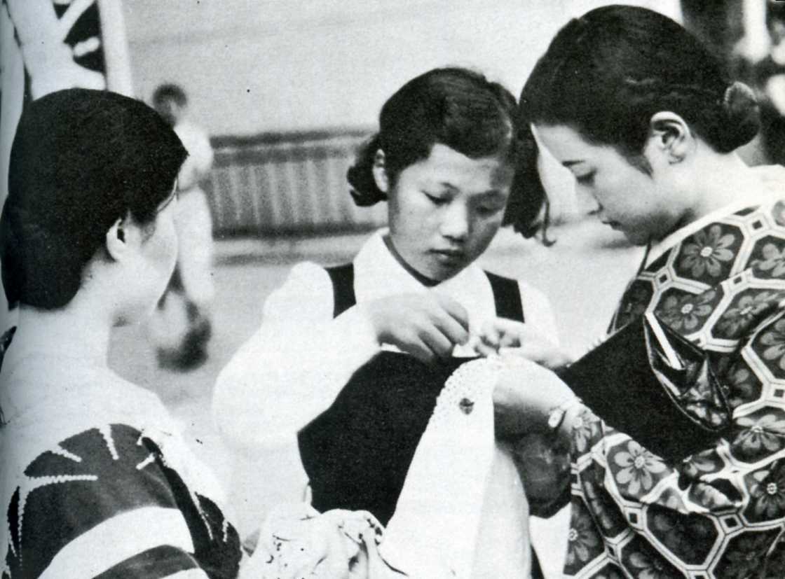 Poezja głupiego wędrowca. Taneda Santōka i ucieczki, które niczego nie leczyły Alkoholik w mnisim habicie, który przeszedł Japonię z żebraczą miską i pisał haiku bez siedemnastu sylab. Taneda Santōka i droga, która niczego nie leczyła.