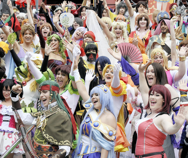 Cosplayerzy - Cool Japan, strategia promocji kultury Japonii, mangio i anime. Artykuł o strategii rządu japońskiego "Cool Japan" - polityka ekspansji kulturowej i wsparcia dla eksportu dóbr kulturowych Japonii (manga, anime, muzyka, tradycja, gastronomia) na świecie.
