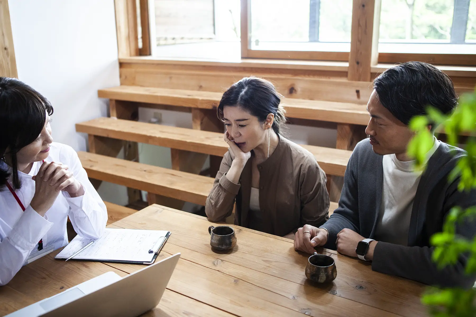 Japońska terapia i wabi sabi oraz kintsugi. Artykuł o filozofii kintsugi - japońska technika sklejania rozbitych naczyń złotem - technika psychoterapii oraz filozofia wabi sabi, Japonia.
